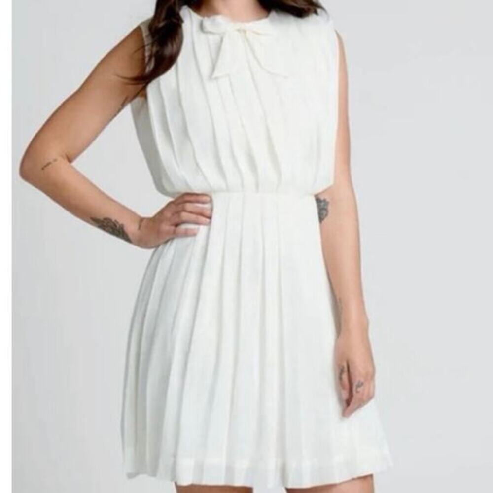 ModCloth Ivory Pleated l Dress Size Small S  NWT with BOW